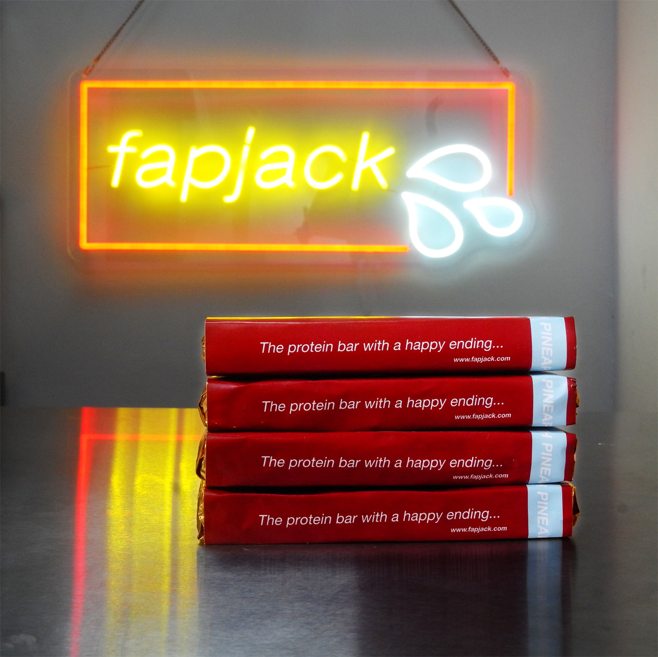 happy-M.jpg__PID:5458ab2e-28e7-4036-9c23-2d6bb07809b7